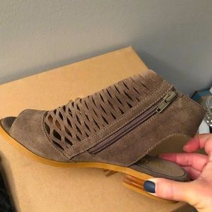 Women’s size 8 1/2 open toed suede booties